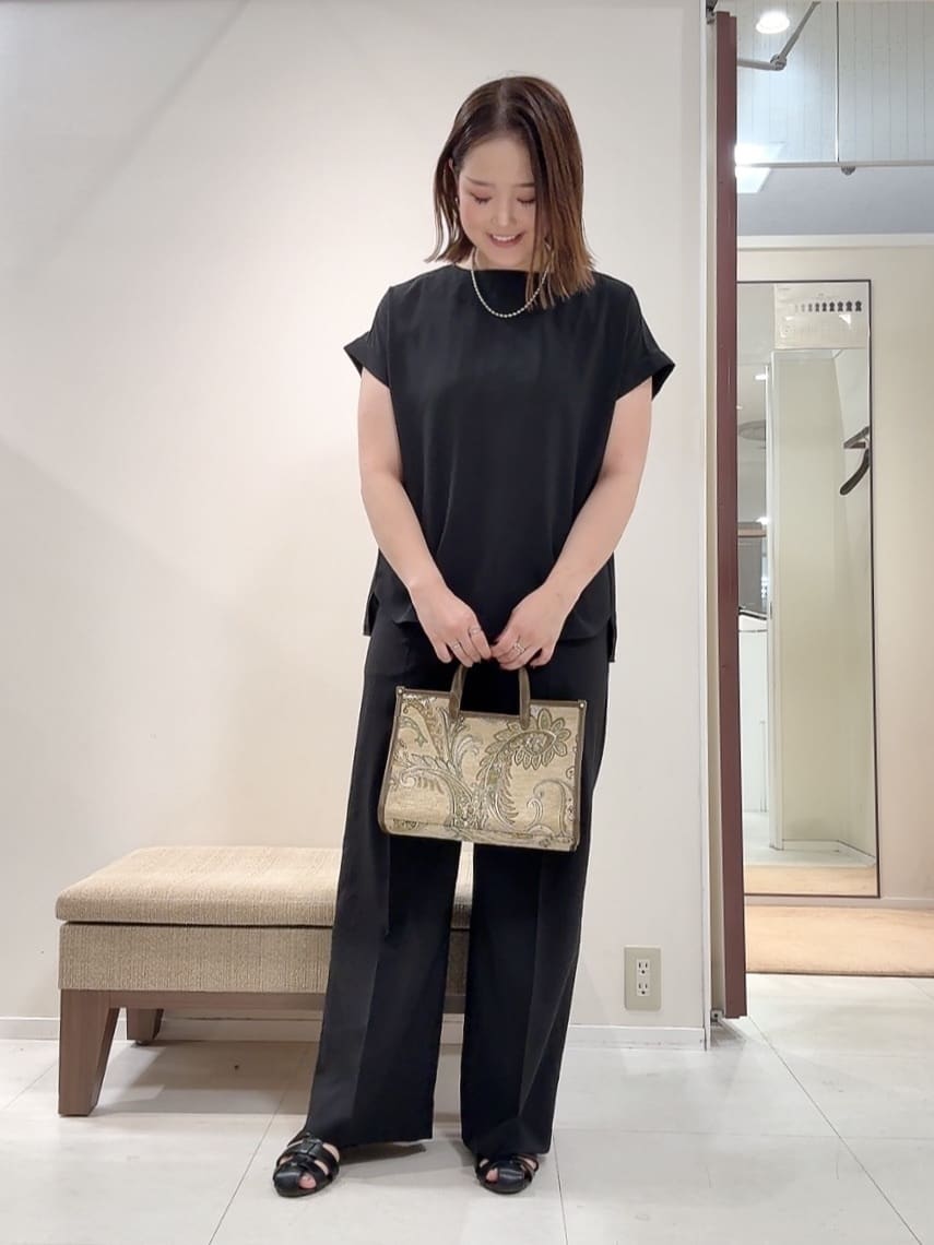 YUIさんの「UNTITLED｜【セットアップ可/はっ水/通勤】リラククール 半袖ブラウス」を使ったコーディネート