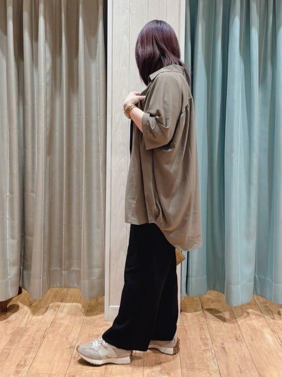 HANAさんの「SHOO･LA･RUE｜【S-LL/汗ジミ軽減/ひんやり/UV】体型カバーに タック入りドルマントップス」を使ったコーディネート