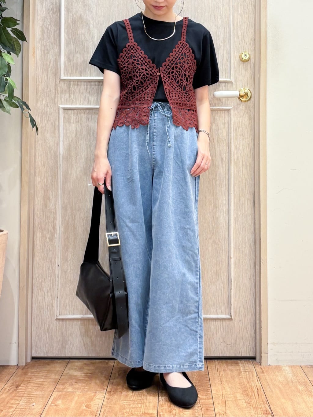 なみさんの「SHOO･LA･RUE｜【2点セット/ひんやり】レースビスチェ＋Tシャツ」を使ったコーディネート