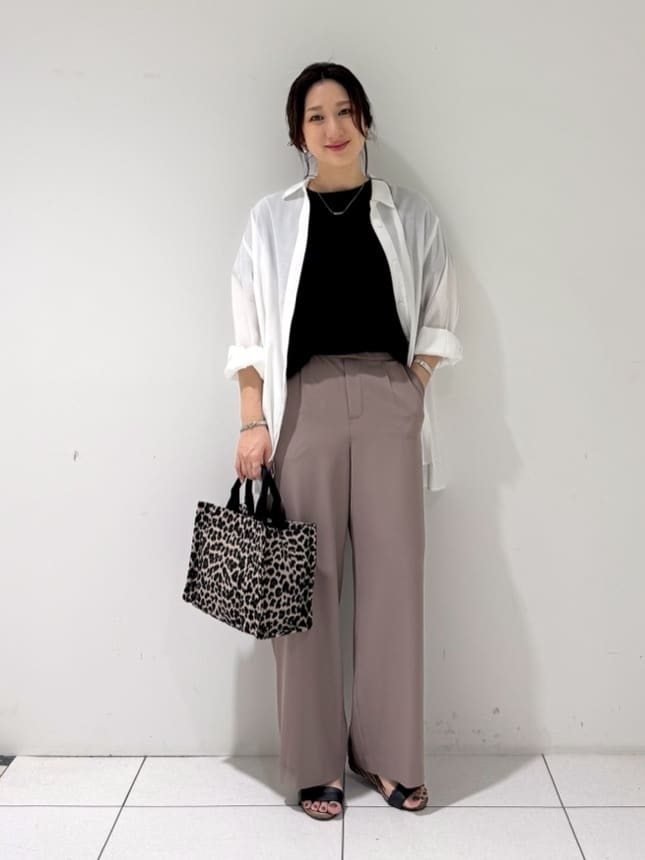 そんさんの「INDIVI｜【体型カバー／清涼感】シアーオーバーシャツ」を使ったコーディネート