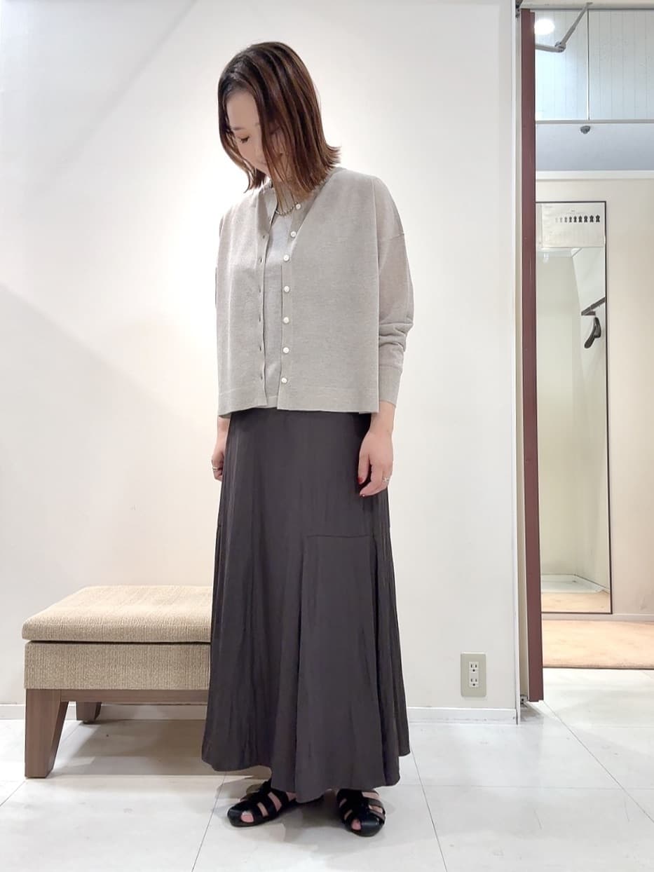 YUIさんの「UNTITLED｜【前後2WAY/アンサンブル可/ゆったり】シアーカーディガン」を使ったコーディネート