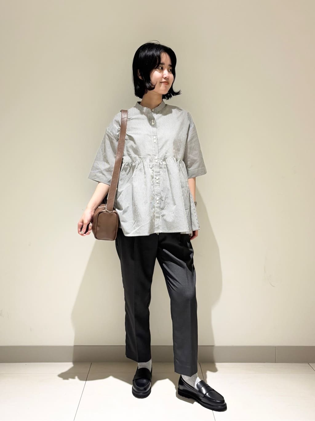 mayuさんの「Dessin｜【洗える／体型カバー】バンドカラーペプラムブラウス」を使ったコーディネート