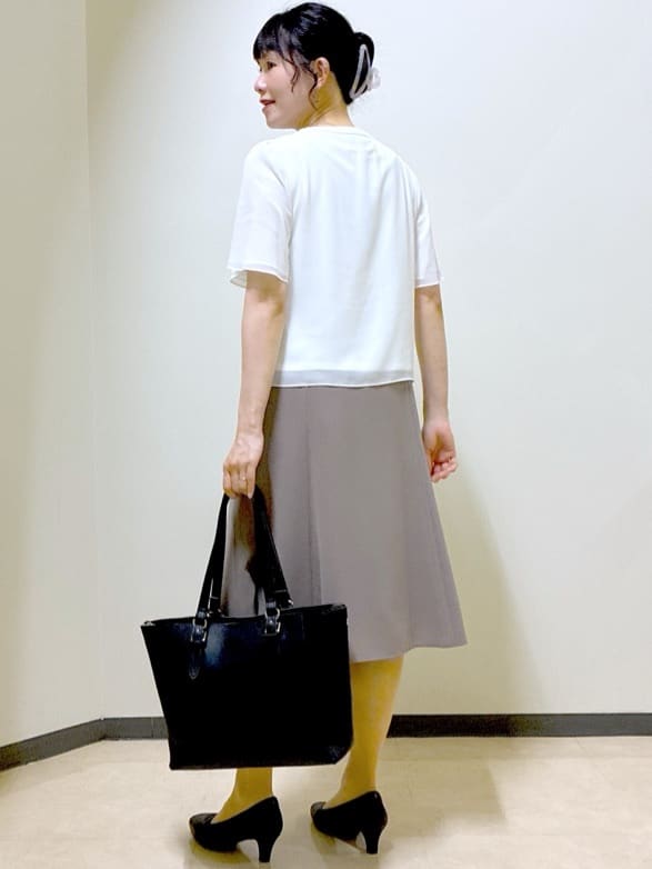  beni_gingerさんの「Reflect｜【一枚着で着映え◎／ジャケットのインナーにも】フロント開きブラウス」を使ったコーディネート