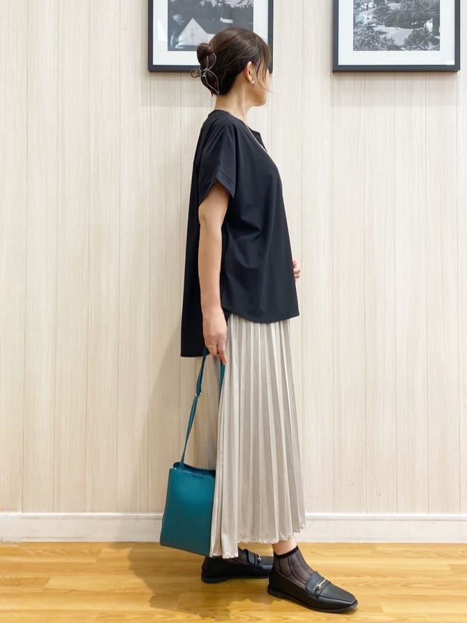 natsuさんの「SHOO･LA･RUE｜【S-LL】さらりとしたタッチが上品見え ワンボタンデザイン トップス」を使ったコーディネート