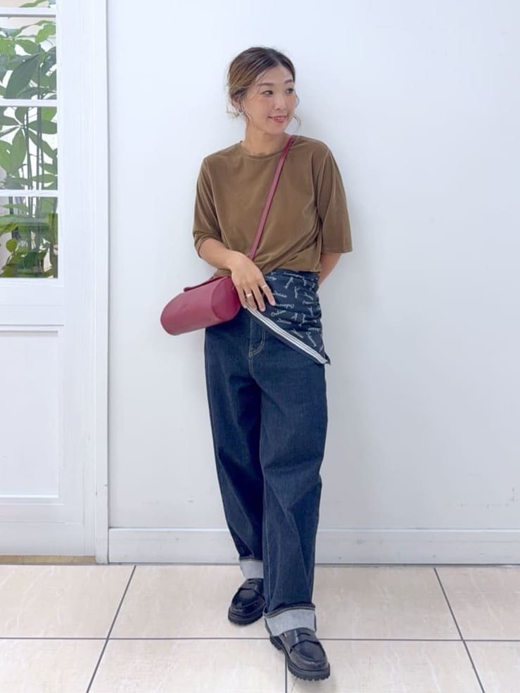 Osawaさんの「Dessin｜Dessinロゴスカーフ」を使ったコーディネート