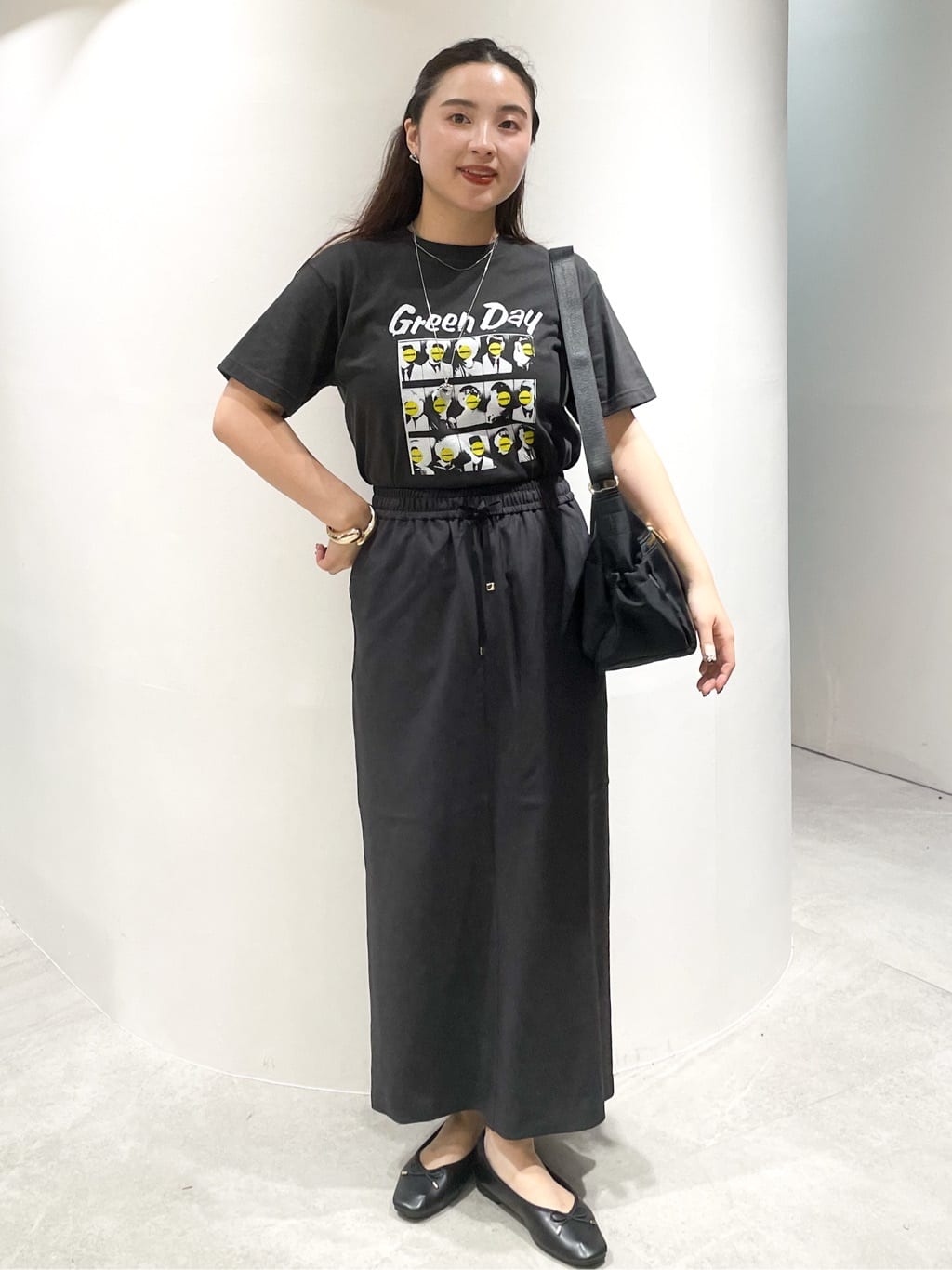かりんさんの「OPAQUE.CLIP｜ロックTシャツ別注アソート【GREEN DAY／METALLICA／THE BEATLES】」を使ったコーディネート