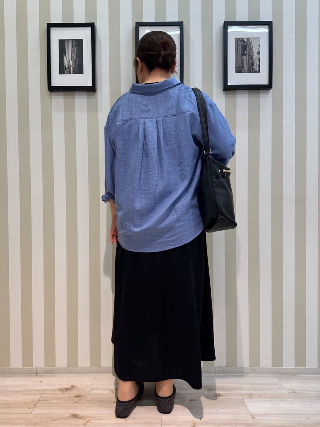 みさぼうさんの「SHOO･LA･RUE｜【S-LL】インせず着られる デニムライク前開きブラウス」を使ったコーディネート