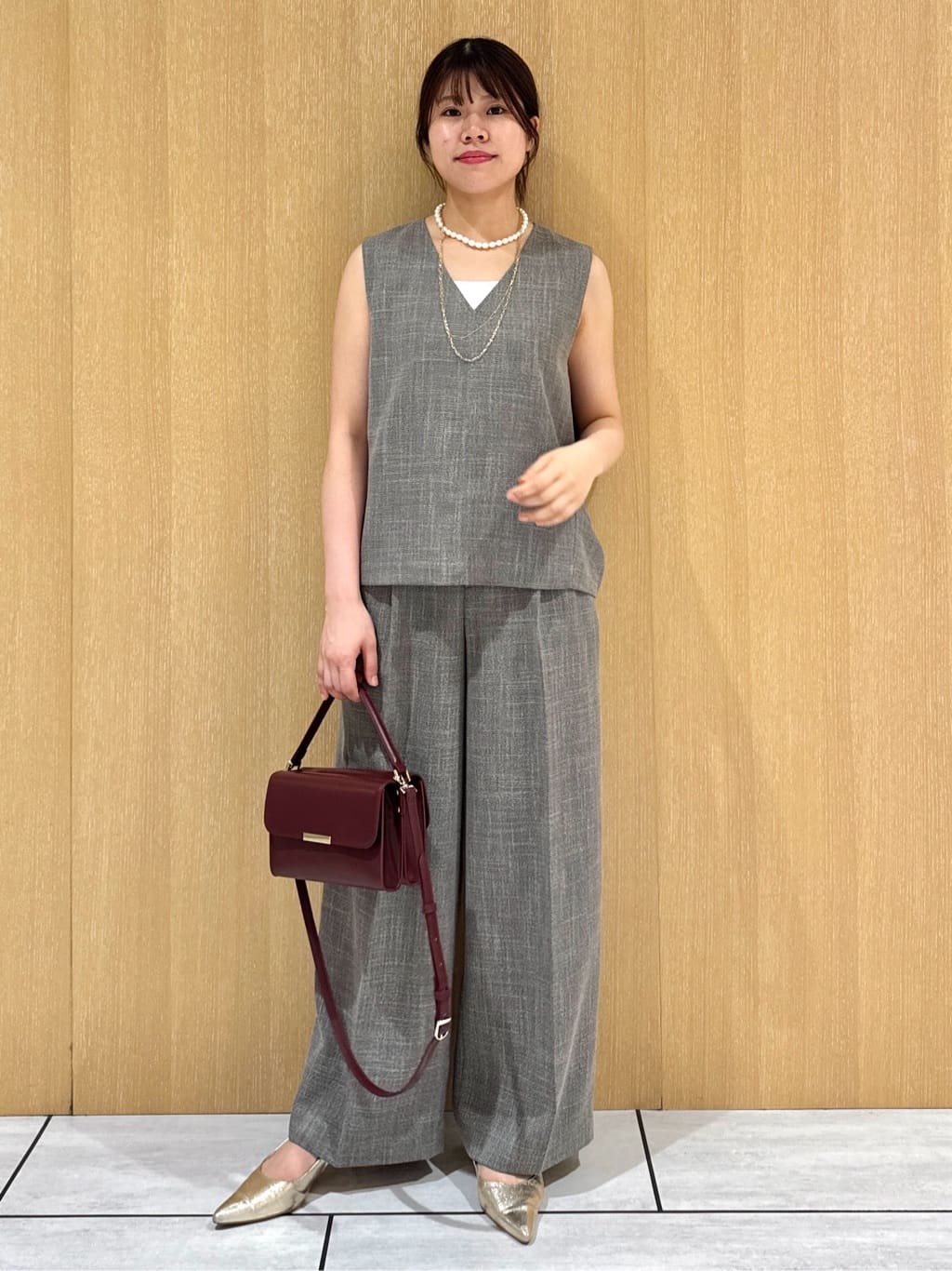 nanaさんの「UNTITLED｜【セットアップ可/洗える】梳毛調合繊Vネックベスト」を使ったコーディネート