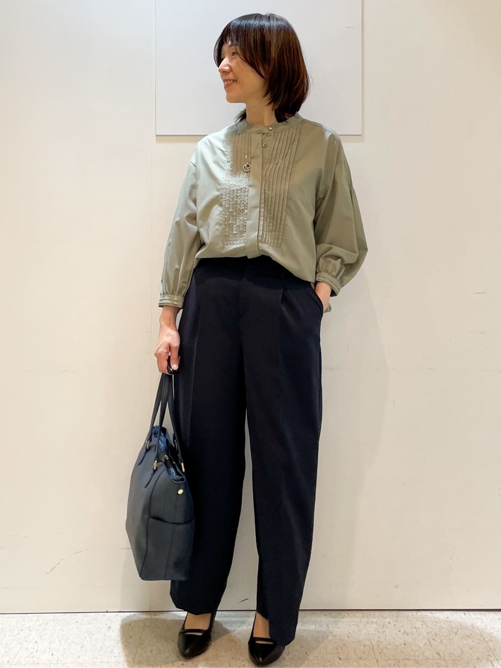 めいさんの「Reflect｜【程よいゆとり感／体型カバー】ピンタックデザインシャンブレーブラウス」を使ったコーディネート
