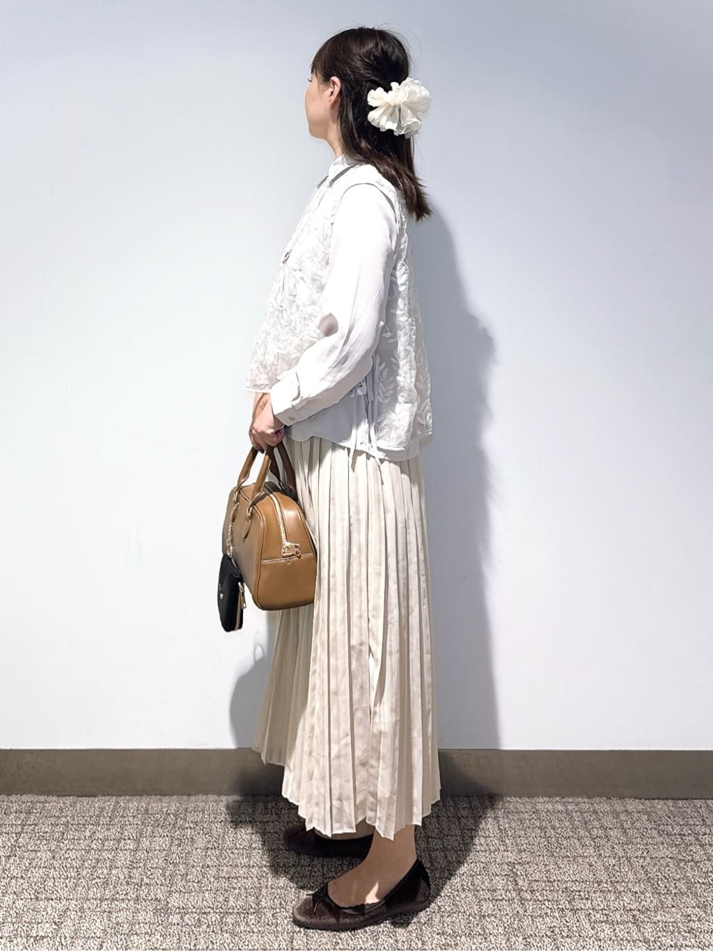 みーさんの「grove｜リーフ刺繍スパンコールベスト＆ブラウスセット」を使ったコーディネート