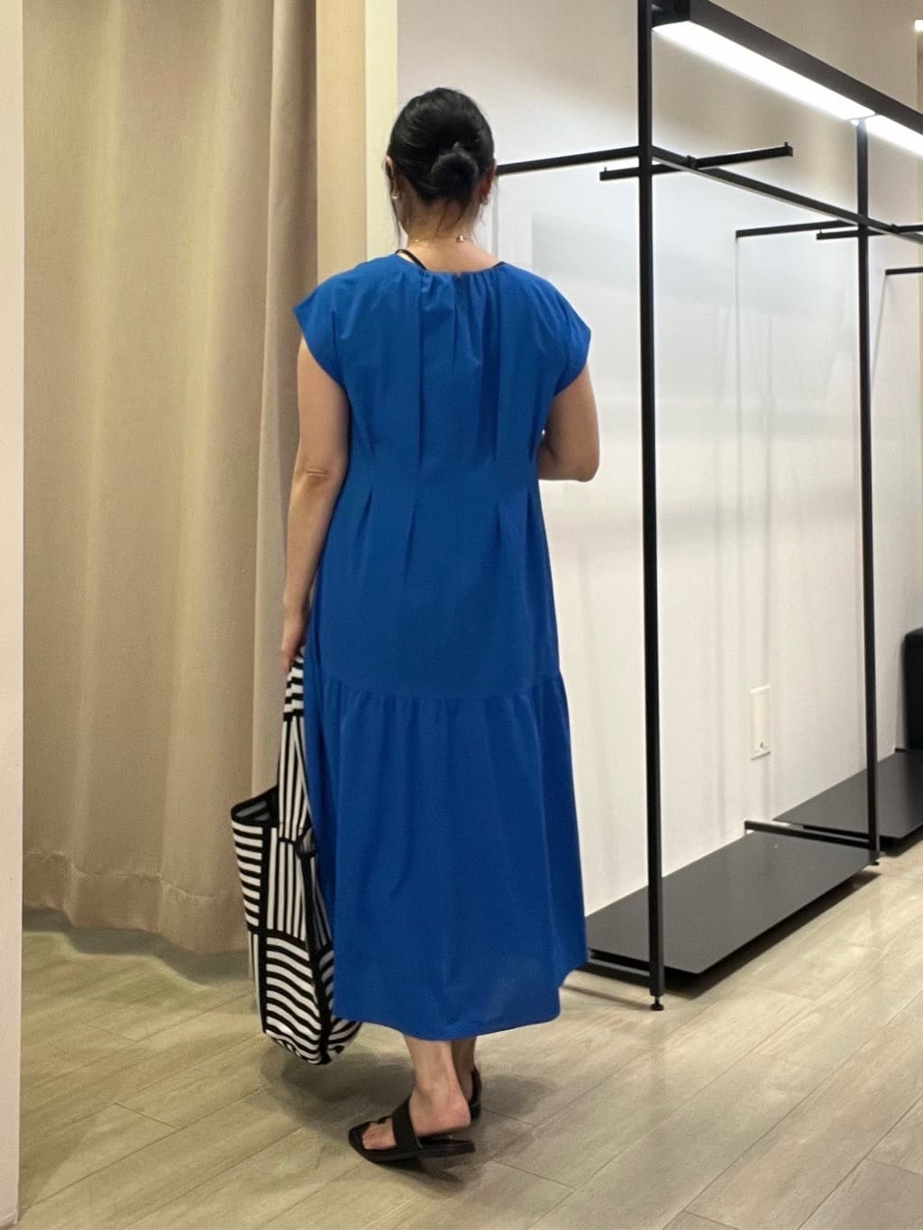 TOMOMIさんの「INDIVI｜【1枚でコーデ完成！】タックワンピース」を使ったコーディネート