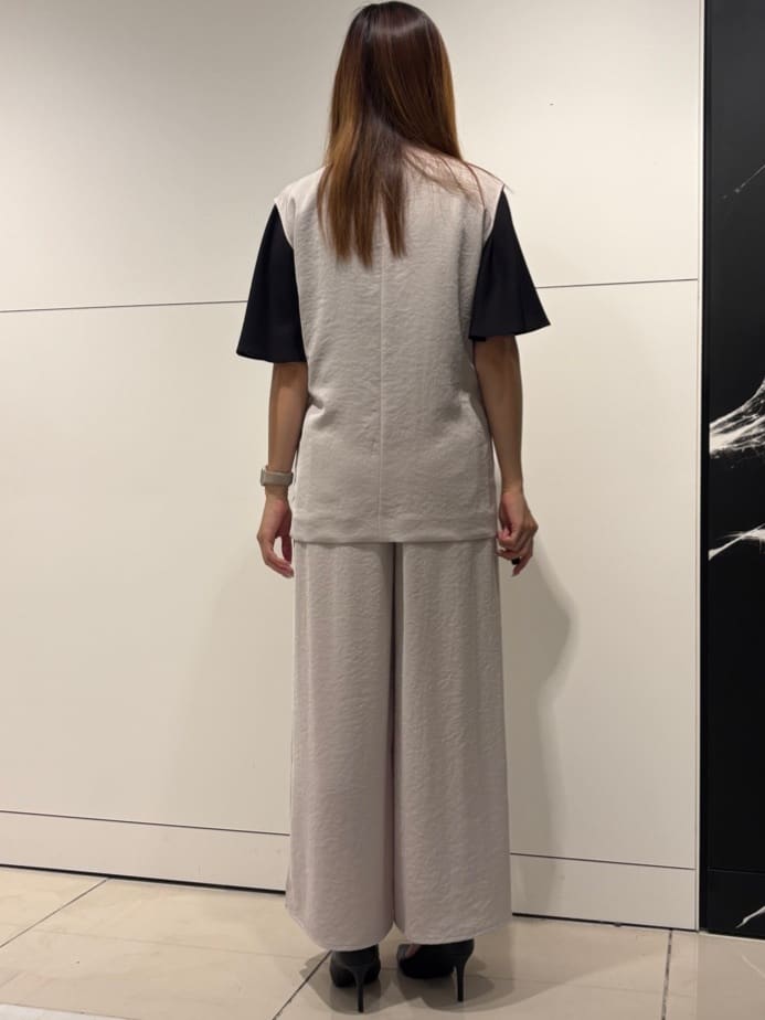 シオンさんの「COUP DE CHANCE｜【手洗い可／日本製】カラーレスジレ」を使ったコーディネート