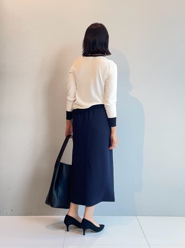 murayamaさんの「INDIVI｜【通年活躍！／アンサンブル可能】クルーネックカーディガン」を使ったコーディネート