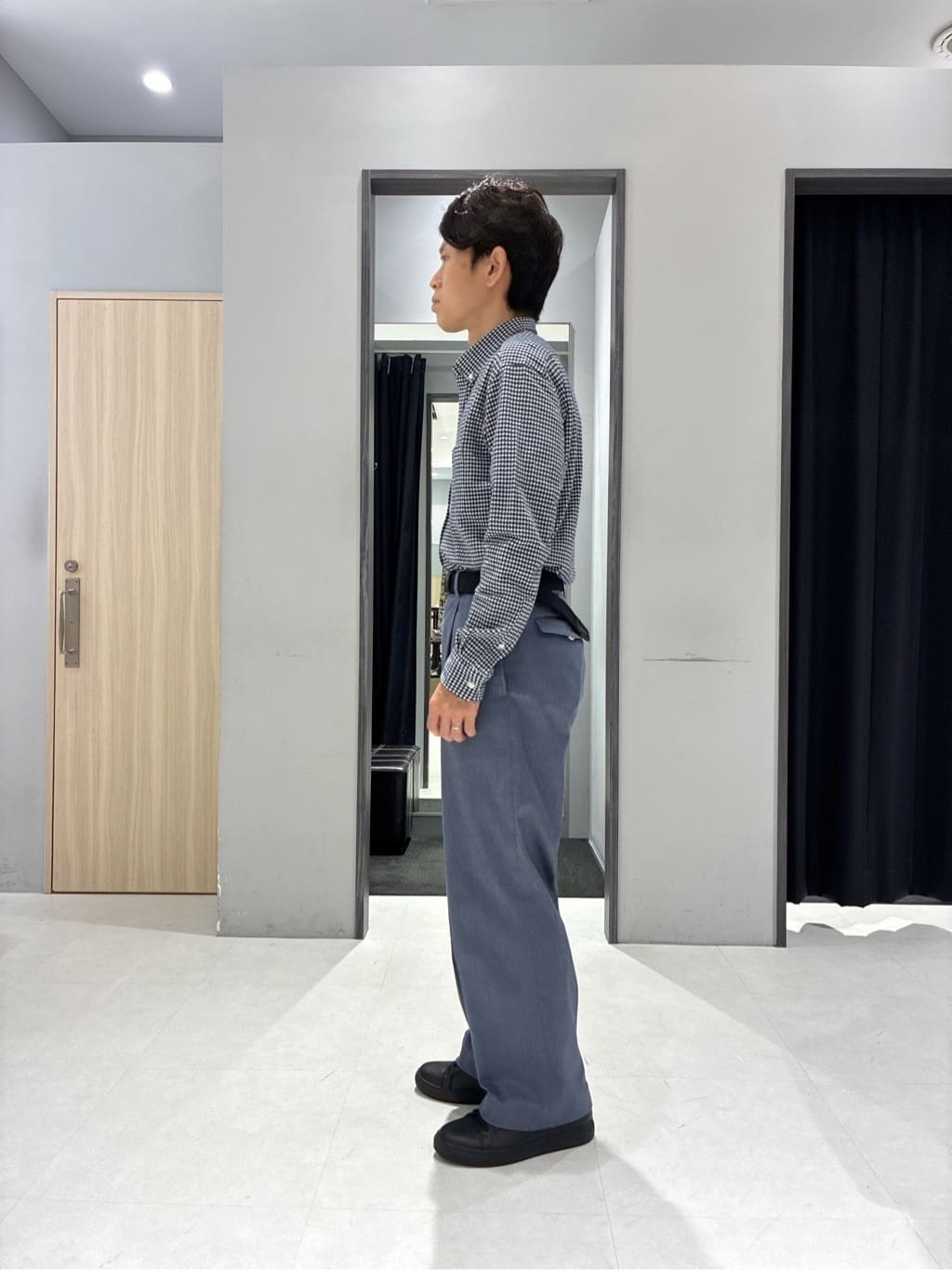 わいずみさんの「TAKEO KIKUCHI｜【抗菌防臭/シーズンレス】シアサッカーギンガムチェック ストレッチシャツ」を使ったコーディネート