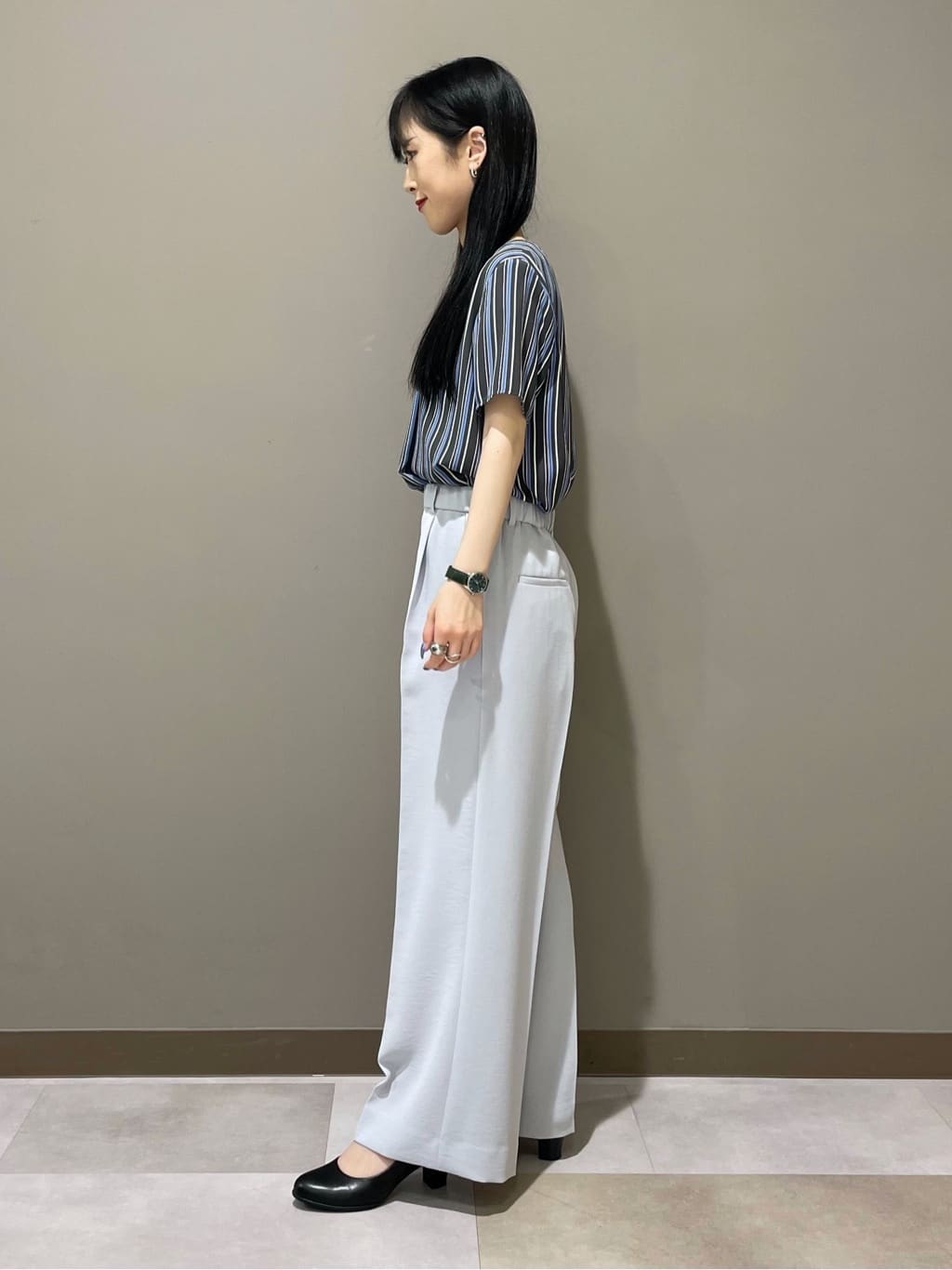 KEIKOさんの「INDIVI｜【洗える／通勤】無地＆マルチストライプ柄Vネックブラウス」を使ったコーディネート