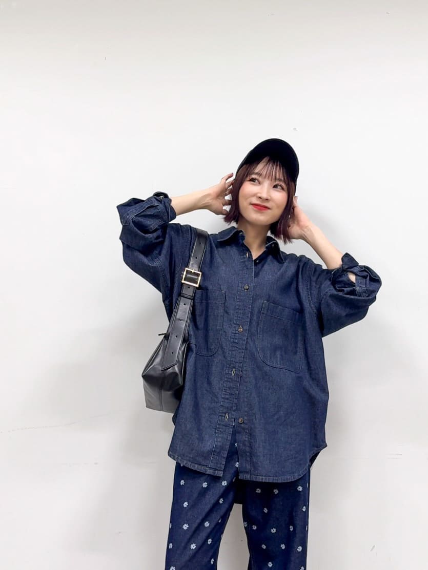 𝐜𝐡𝐢𝐤𝐚さんの「SHOO･LA･RUE｜【S-LL】周りと差がつく デイジー柄デニムワイドパンツ」を使ったコーディネート
