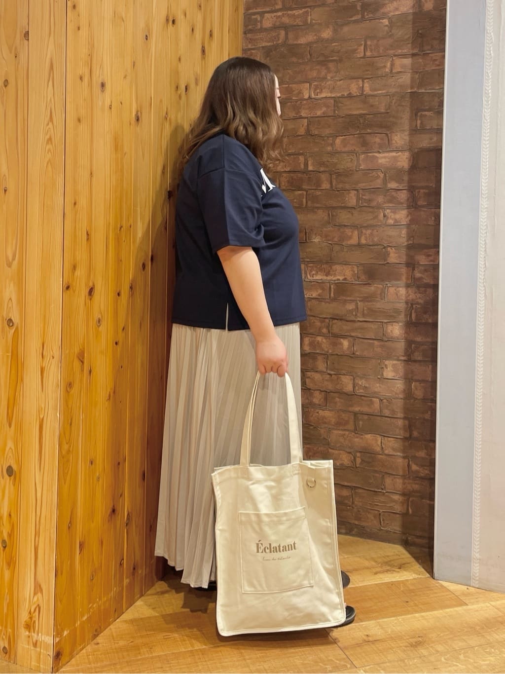 Risaさんの「SHOO･LA･RUE｜【洗える】Vネックですっきり見え ロゴトップス」を使ったコーディネート