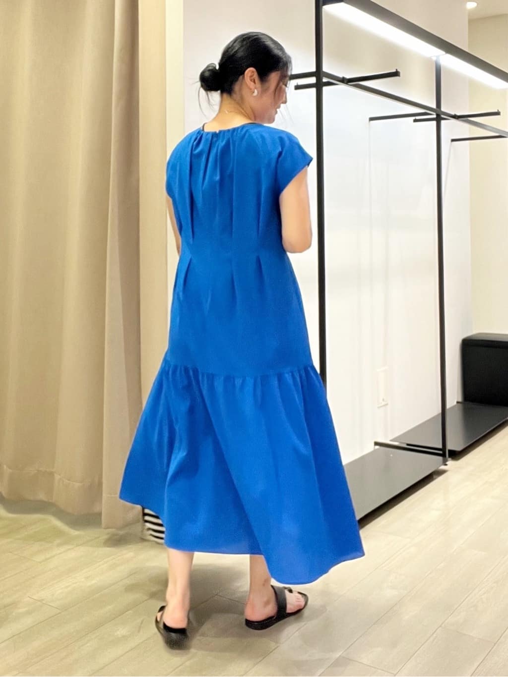 TOMOMIさんの「INDIVI｜【1枚でコーデ完成！】タックワンピース」を使ったコーディネート