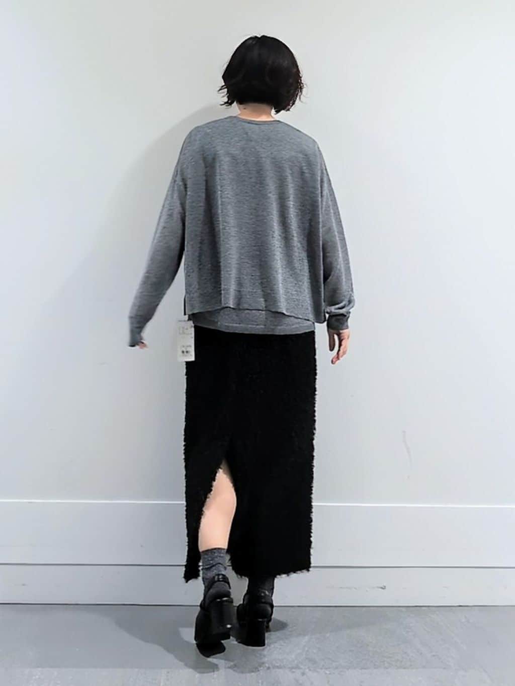 ミズタさんの「UNTITLED｜【前後2WAY/アンサンブル可/ゆったり】シアーカーディガン」を使ったコーディネート