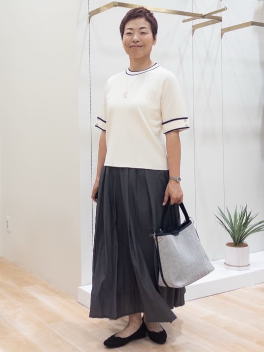 シュウコさんの「grove｜透け感がムードある 大人のタックギャザースカート」を使ったコーディネート