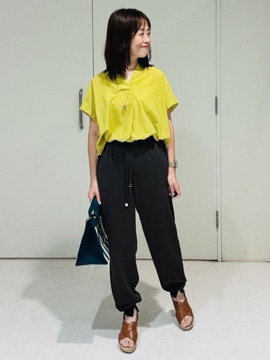 makiさんの「UNTITLED｜【洗える/スキッパー】フレンチスリーブシアーブラウス」を使ったコーディネート
