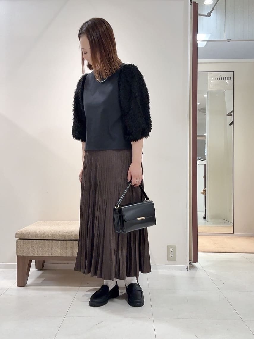 YUIさんの「UNTITLED｜【丸首/Tシャツ風/短丈】シャギースリーブ ポンチカットソー」を使ったコーディネート