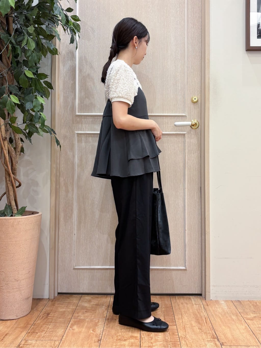 なみさんの「SHOO･LA･RUE｜【S-LL/セットアップ可/ひんやり】女性らしさ溢れる ティアードキャミソール」を使ったコーディネート