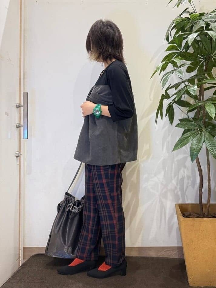 misakiさんの「SHOO･LA･RUE｜【S-LL/チェック柄アソート】脚のラインをきれいに見せる タックテーパードパンツ」を使ったコーディネート