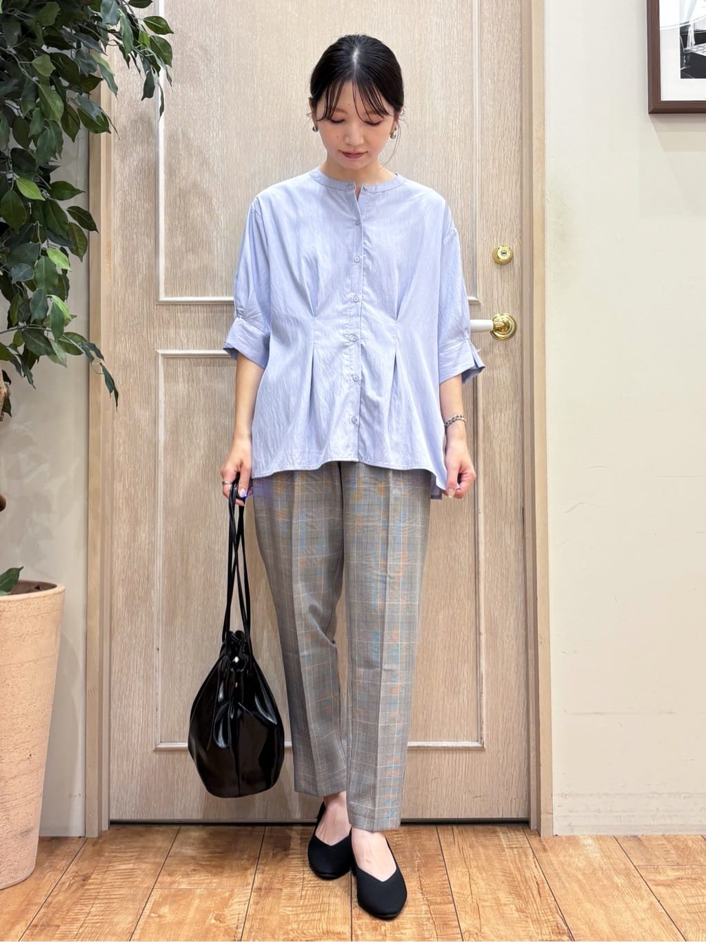 なみさんの「SHOO･LA･RUE｜【S-LL/通勤スタイルにも】ウエストタックで程よくシェイプ 大人の上品ブラウス」を使ったコーディネート