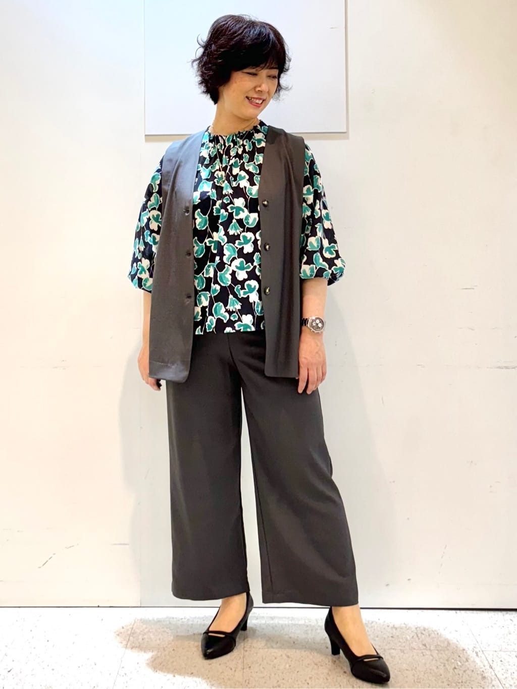 ヤスコさんの「Reflect｜【ウエスト総ゴム／セットアップ／単品使いOK◎】ベスト＋ストレートパンツセット」を使ったコーディネート