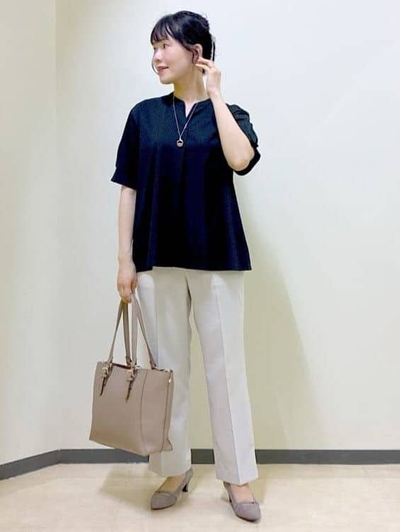  beni_gingerさんの「Reflect｜【すっきり見え！長め丈／マシンウォッシュ可】スキッパーネックジャージトップス」を使ったコーディネート