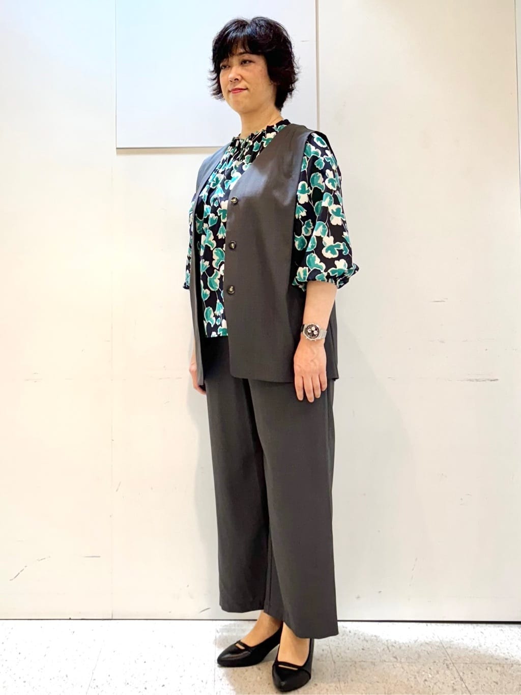 ヤスコさんの「Reflect｜【ウエスト総ゴム／セットアップ／単品使いOK◎】ベスト＋ストレートパンツセット」を使ったコーディネート