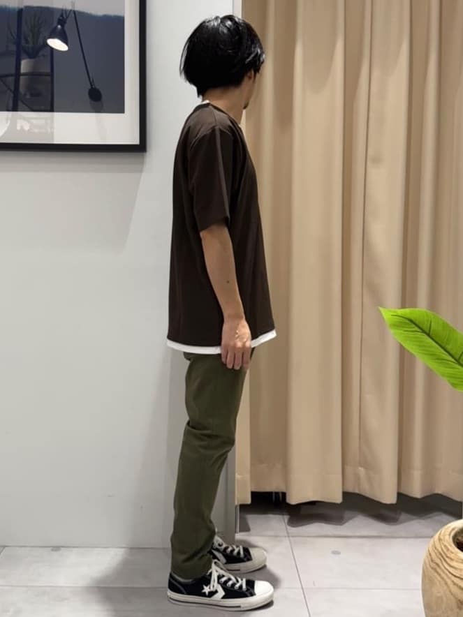 はさんの「THE SHOP TK｜ツイルキーネック半袖Tシャツ」を使ったコーディネート