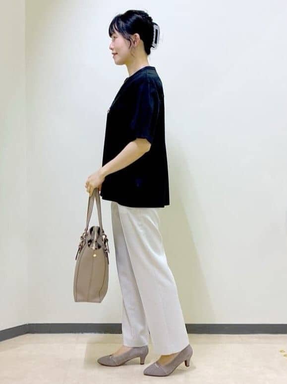  beni_gingerさんの「Reflect｜【すっきり見え！長め丈／マシンウォッシュ可】スキッパーネックジャージトップス」を使ったコーディネート