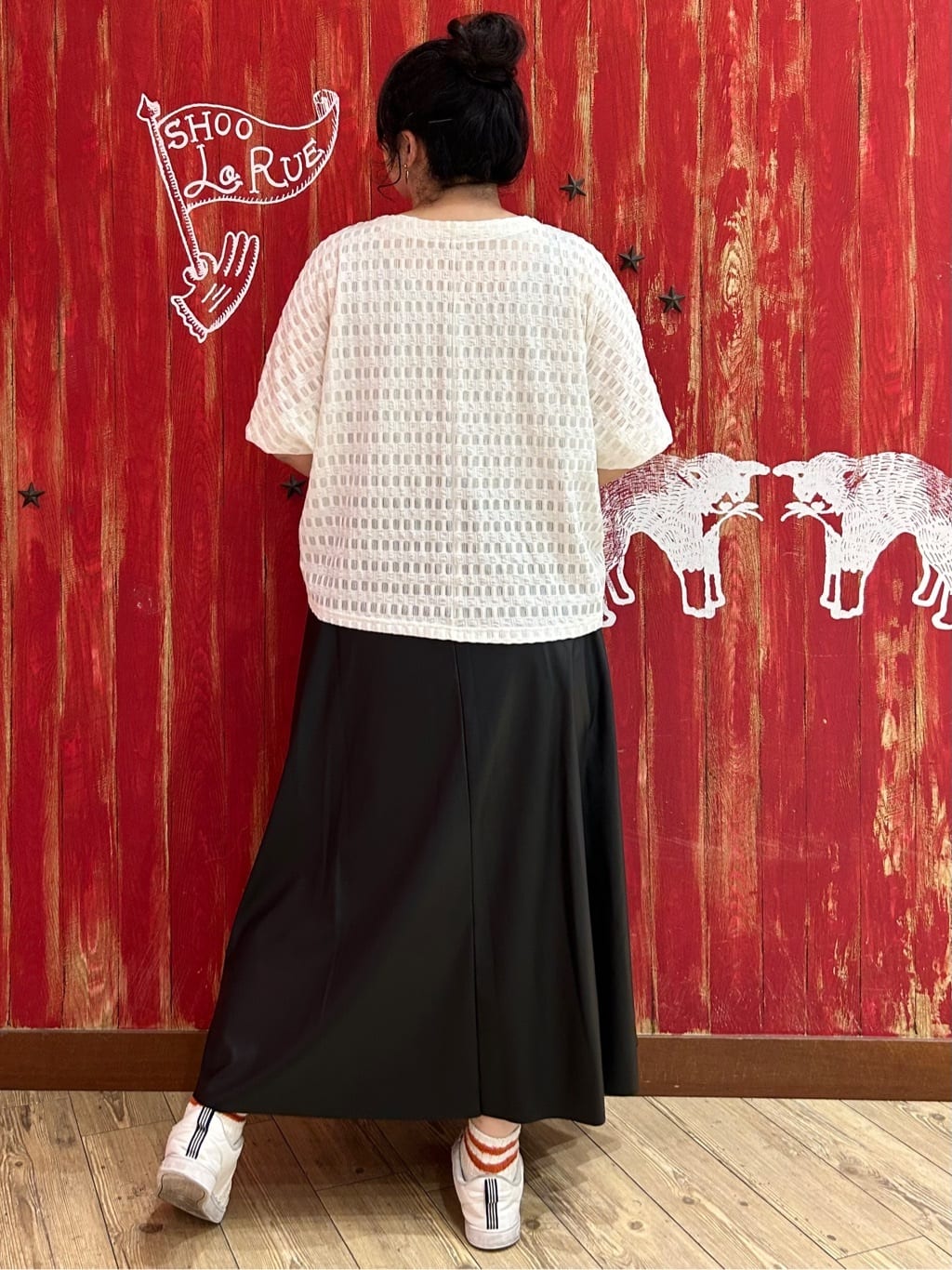 みりぽんさんの「SHOO･LA･RUE｜【S-LL】涼やかで好印象 シアーチェック ドルマントップス」を使ったコーディネート
