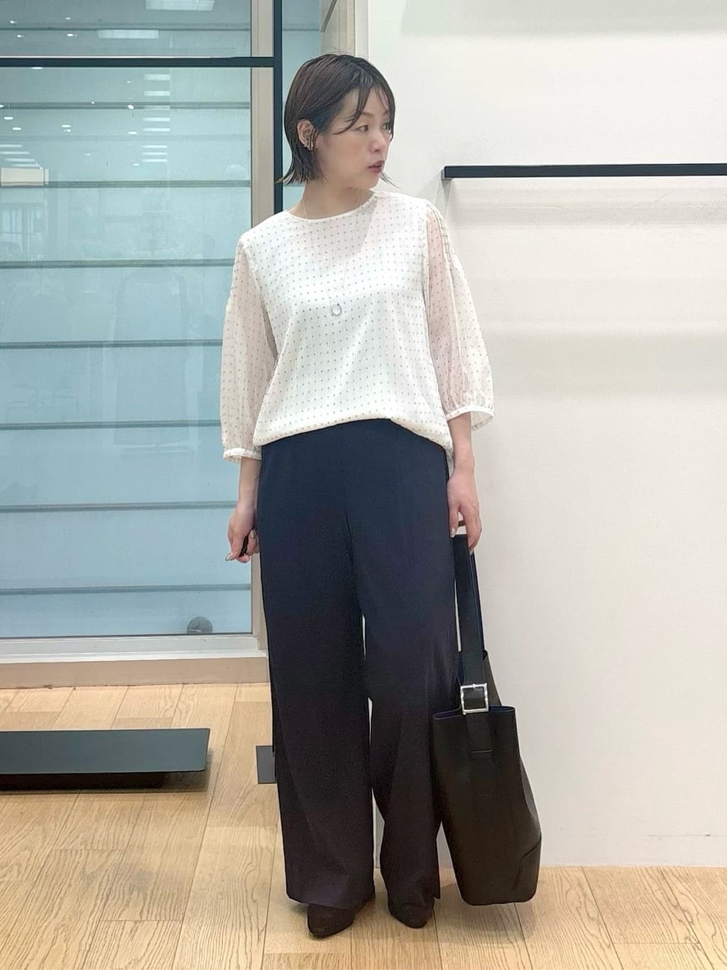 asamiさんの「INDIVI｜フロッキードットブラウス」を使ったコーディネート