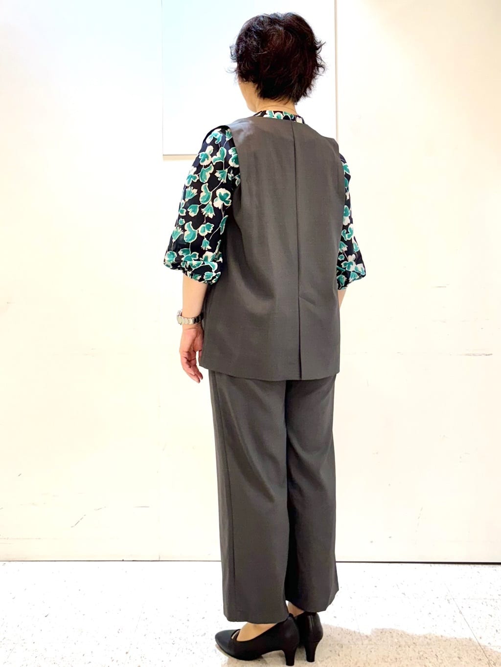 ヤスコさんの「Reflect｜【ウエスト総ゴム／セットアップ／単品使いOK◎】ベスト＋ストレートパンツセット」を使ったコーディネート