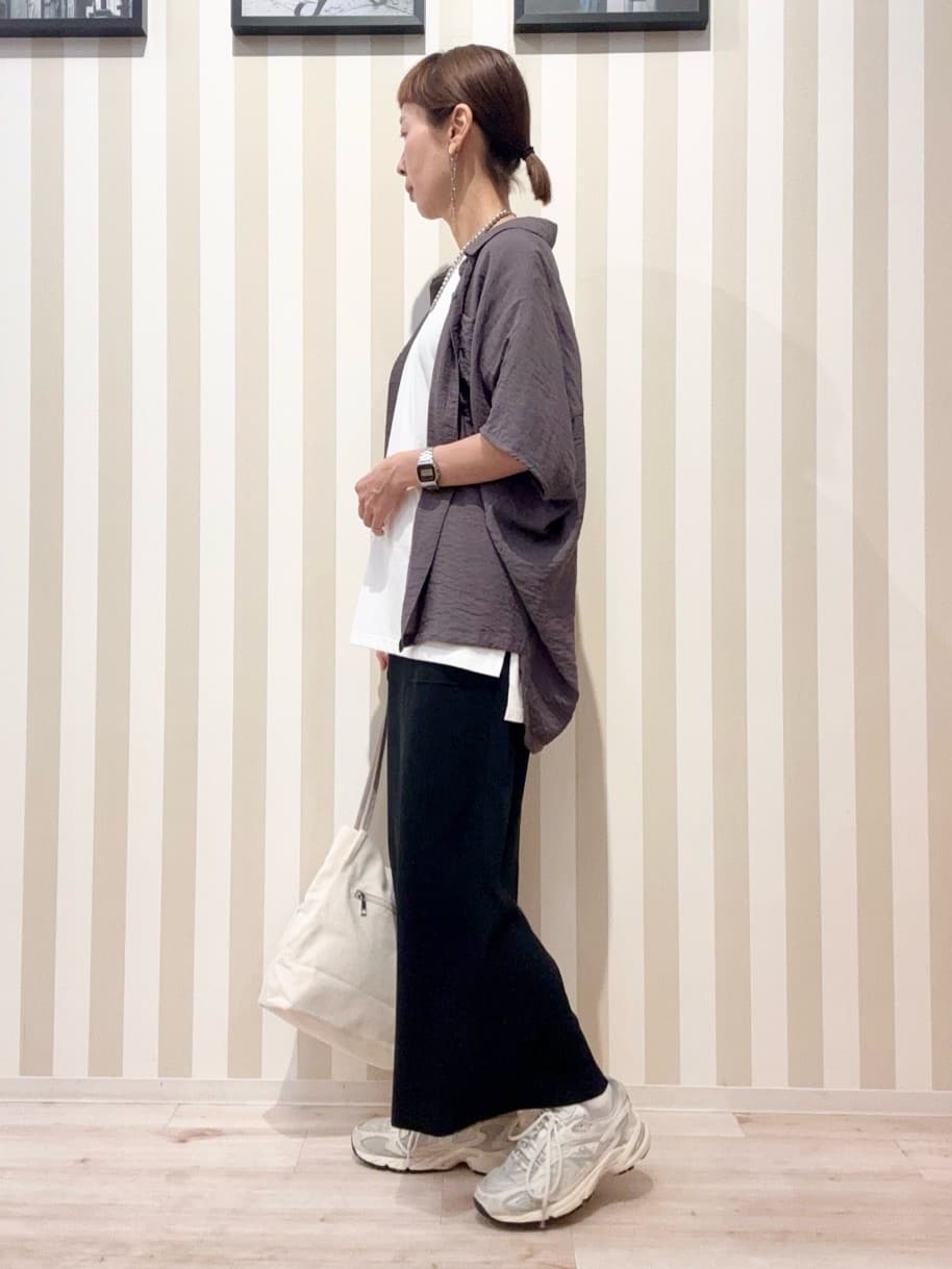 まつこさんの「SHOO･LA･RUE｜【洗える/S-LL/5分袖】1枚でも羽織としても。さらさらドレープシャツ」を使ったコーディネート