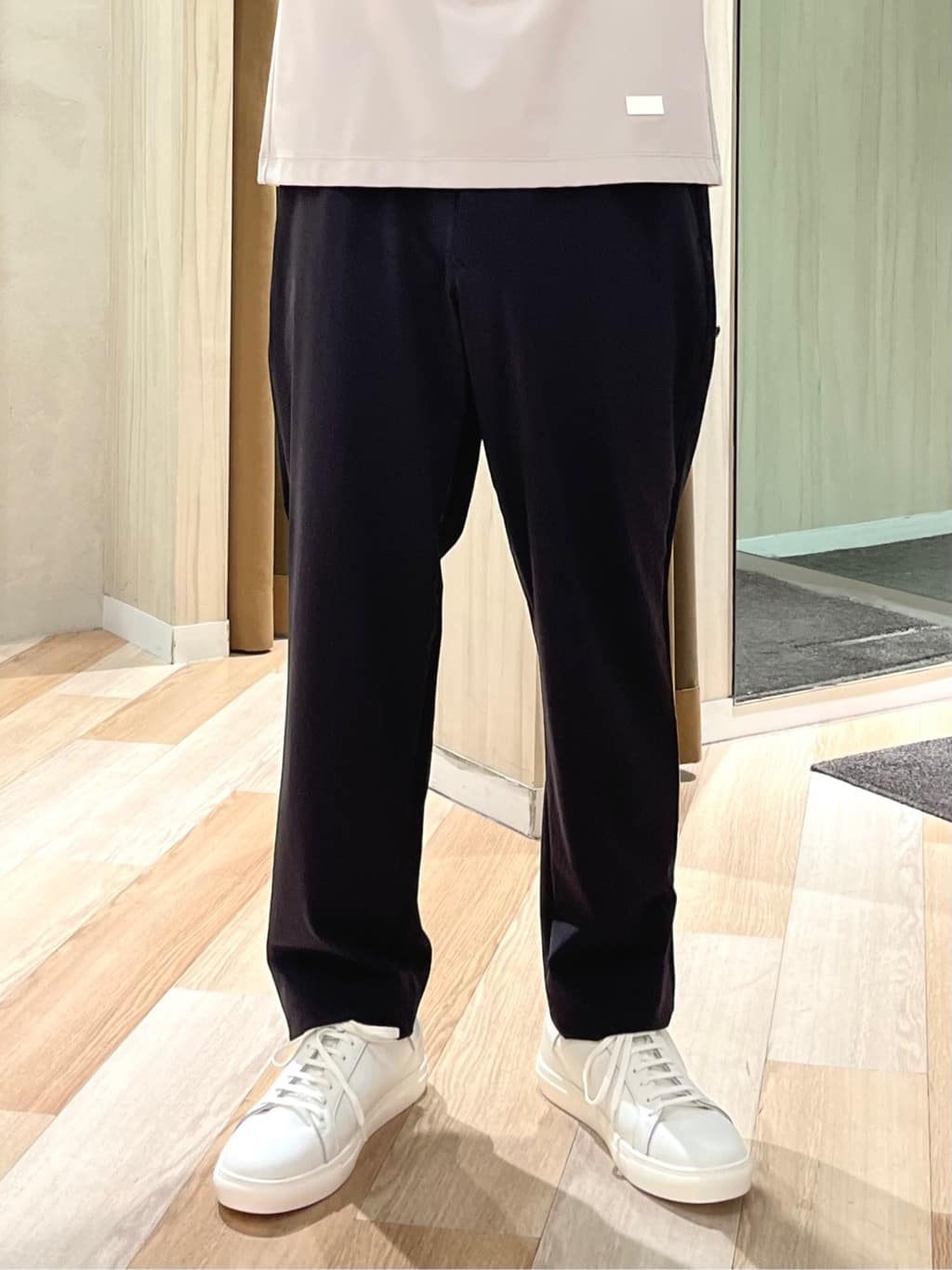 URAさんの「TAKEO KIKUCHI｜【3Dナイロンストレッチ】スリムイージーパンツ」を使ったコーディネート
