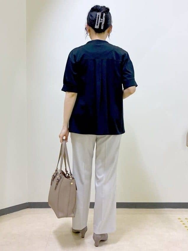  beni_gingerさんの「Reflect｜【すっきり見え！長め丈／マシンウォッシュ可】スキッパーネックジャージトップス」を使ったコーディネート