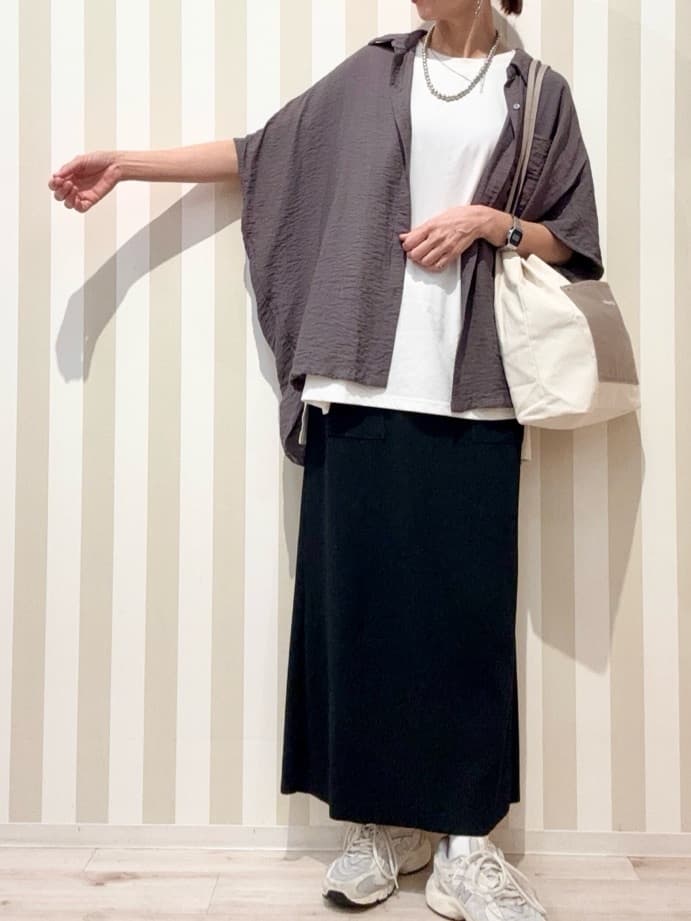 まつこさんの「SHOO･LA･RUE｜【洗える/S-LL/5分袖】1枚でも羽織としても。さらさらドレープシャツ」を使ったコーディネート
