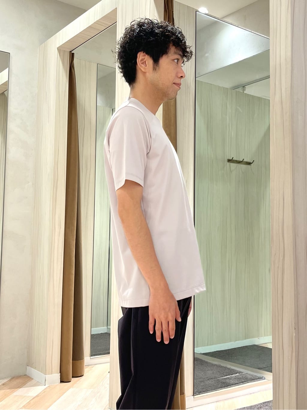 URAさんの「TAKEO KIKUCHI｜【3Dナイロンストレッチ】スリムイージーパンツ」を使ったコーディネート