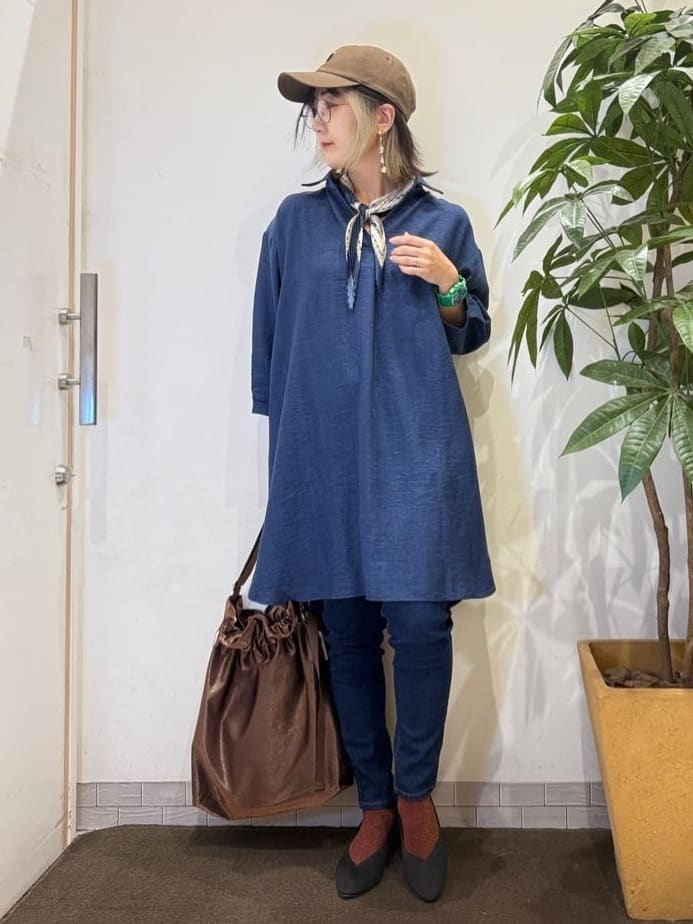 misakiさんの「SHOO･LA･RUE｜【S-LL/体型カバー】さらっとしたタッチが魅力 デニムライクチュニック」を使ったコーディネート