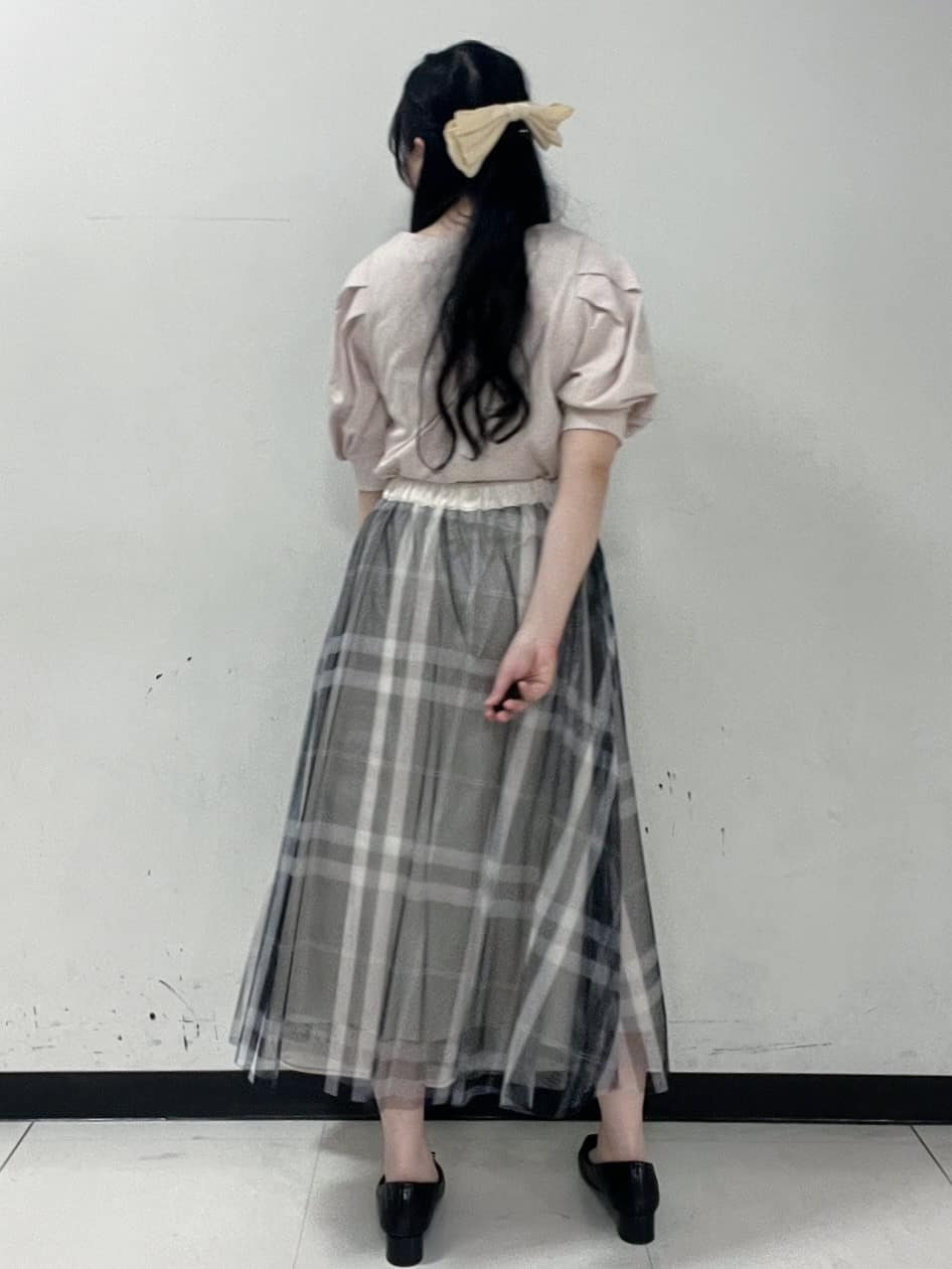 Hitomiさんの「index｜《5色展開》Vネックタックパフスリーブトップス【洗濯機洗い可／UVケア／接触冷感】」を使ったコーディネート