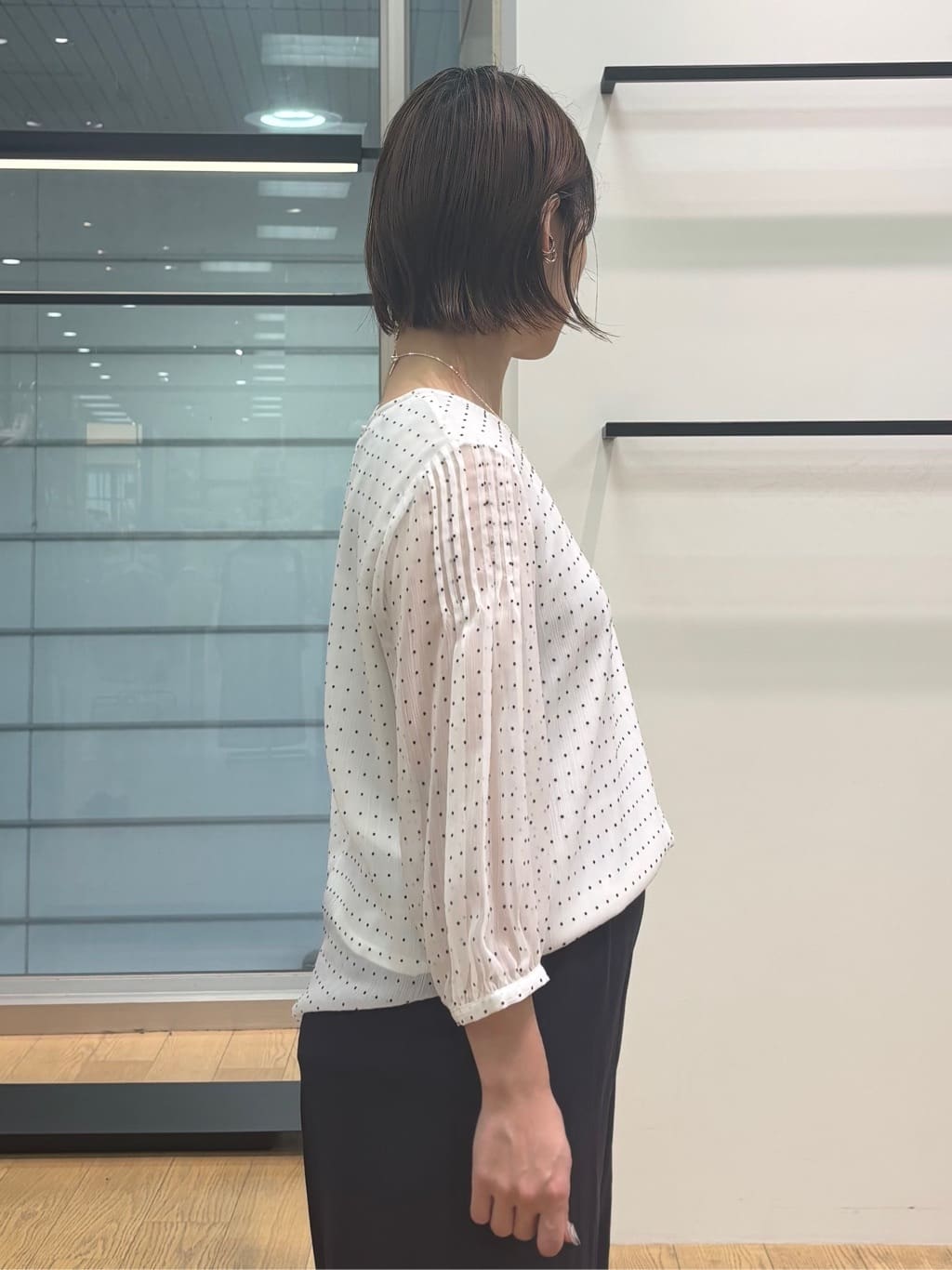 asamiさんの「INDIVI｜フロッキードットブラウス」を使ったコーディネート