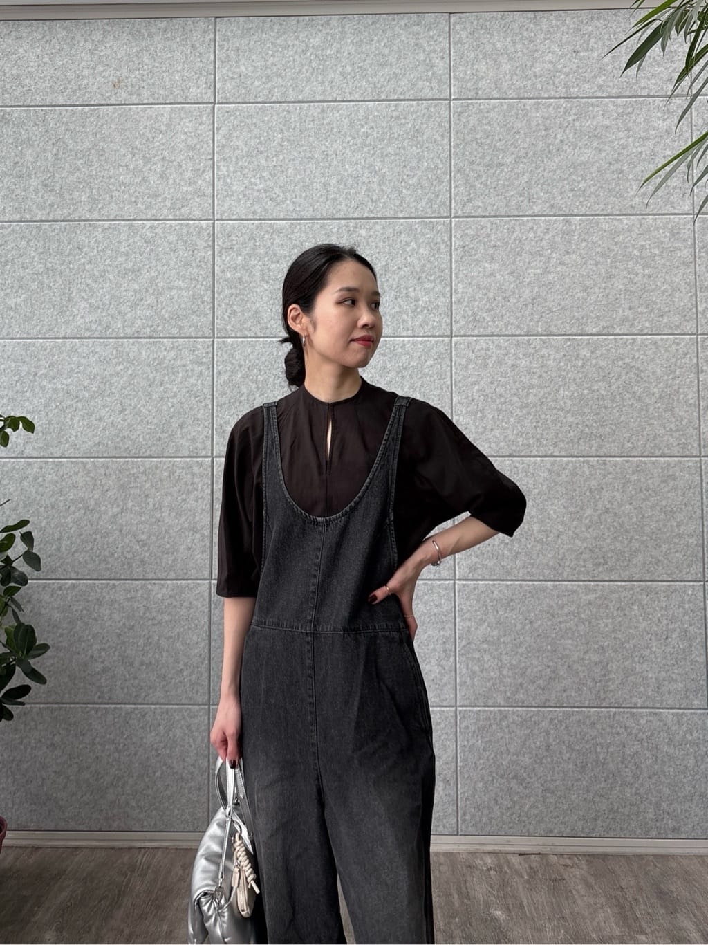 ひなさんの「INDIVI｜ボトルネックブラウス」を使ったコーディネート