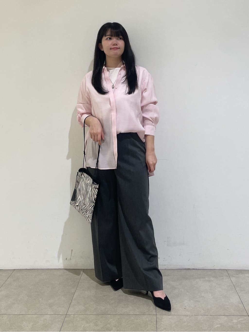 emikaさんの「INDIVI｜【体型カバー／清涼感】シアーオーバーシャツ」を使ったコーディネート