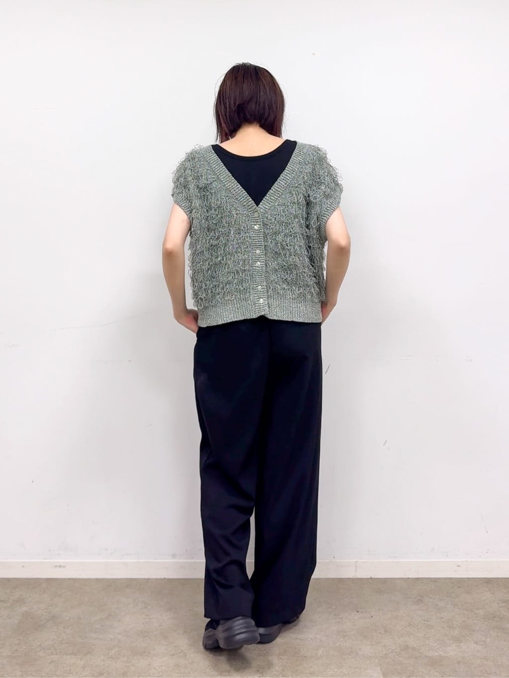 𝐜𝐡𝐢𝐤𝐚さんの「SHOO･LA･RUE｜【前後2WAY】着るだけで着映える ループヤーンベスト」を使ったコーディネート