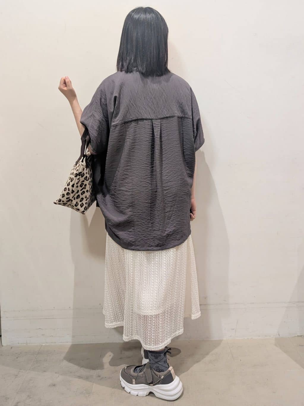 たぼく。さんの「SHOO･LA･RUE｜【洗える/S-LL/5分袖】1枚でも羽織としても。さらさらドレープシャツ」を使ったコーディネート