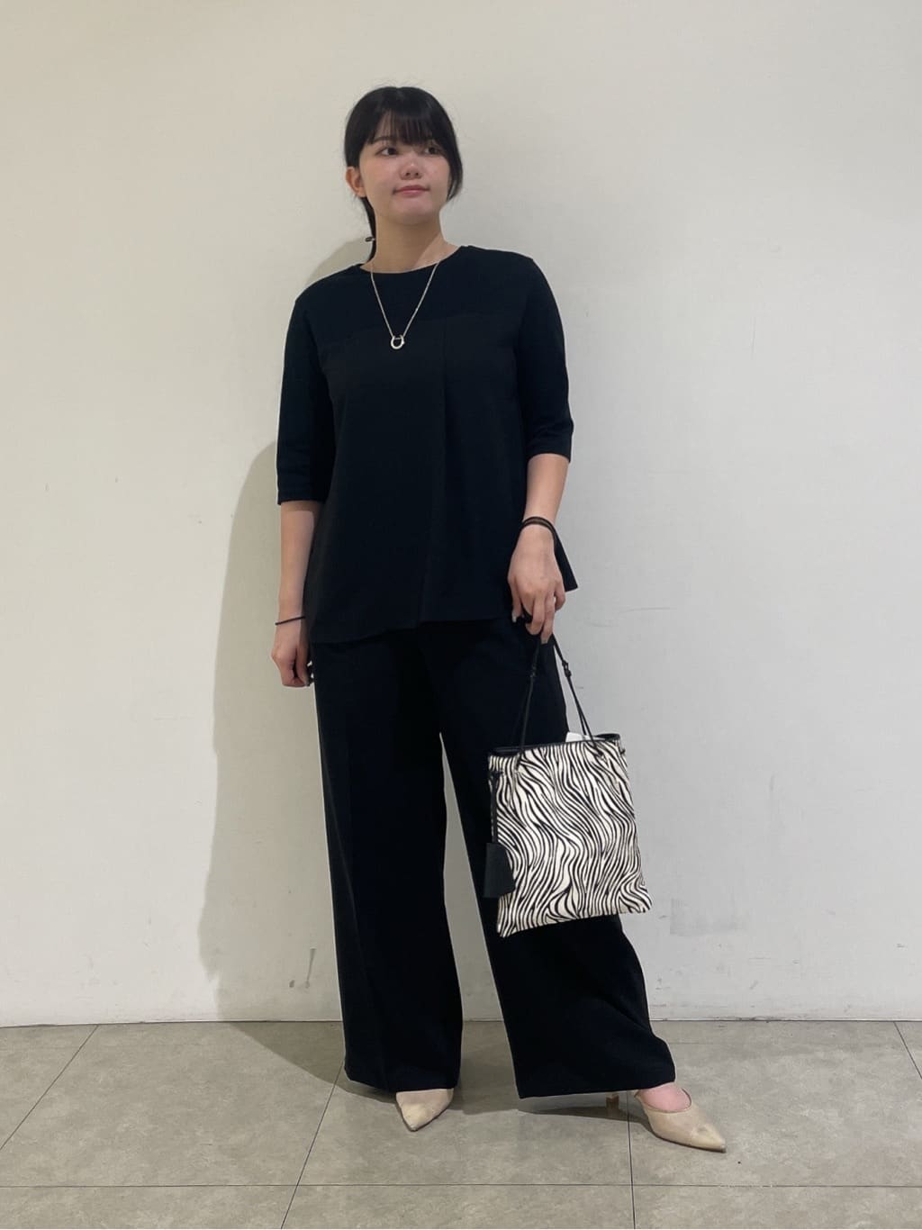 emikaさんの「INDIVI｜【セットアップ可能】ビスチェレイヤード風トップス」を使ったコーディネート